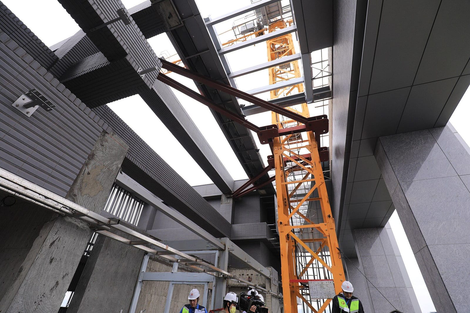 Guindaste em uma obra de construção civil
