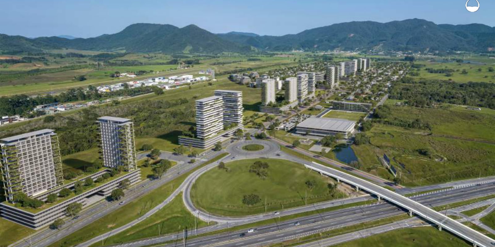 Render aéreo do Porto Belo Lagos, cidade planejada em Porto Belo (SC), com torres e o trevo da BR-101