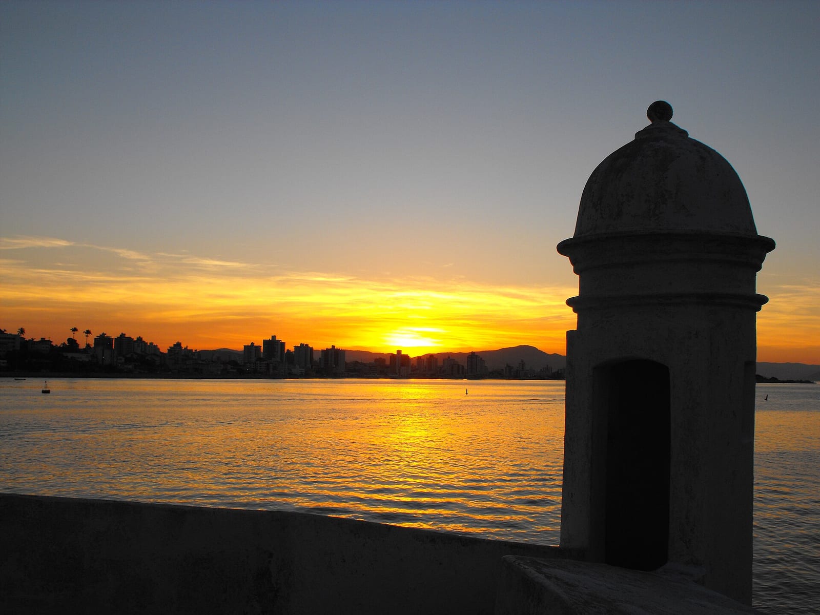 Pôr do sol na baía de Florianópolis, Santa Catarina